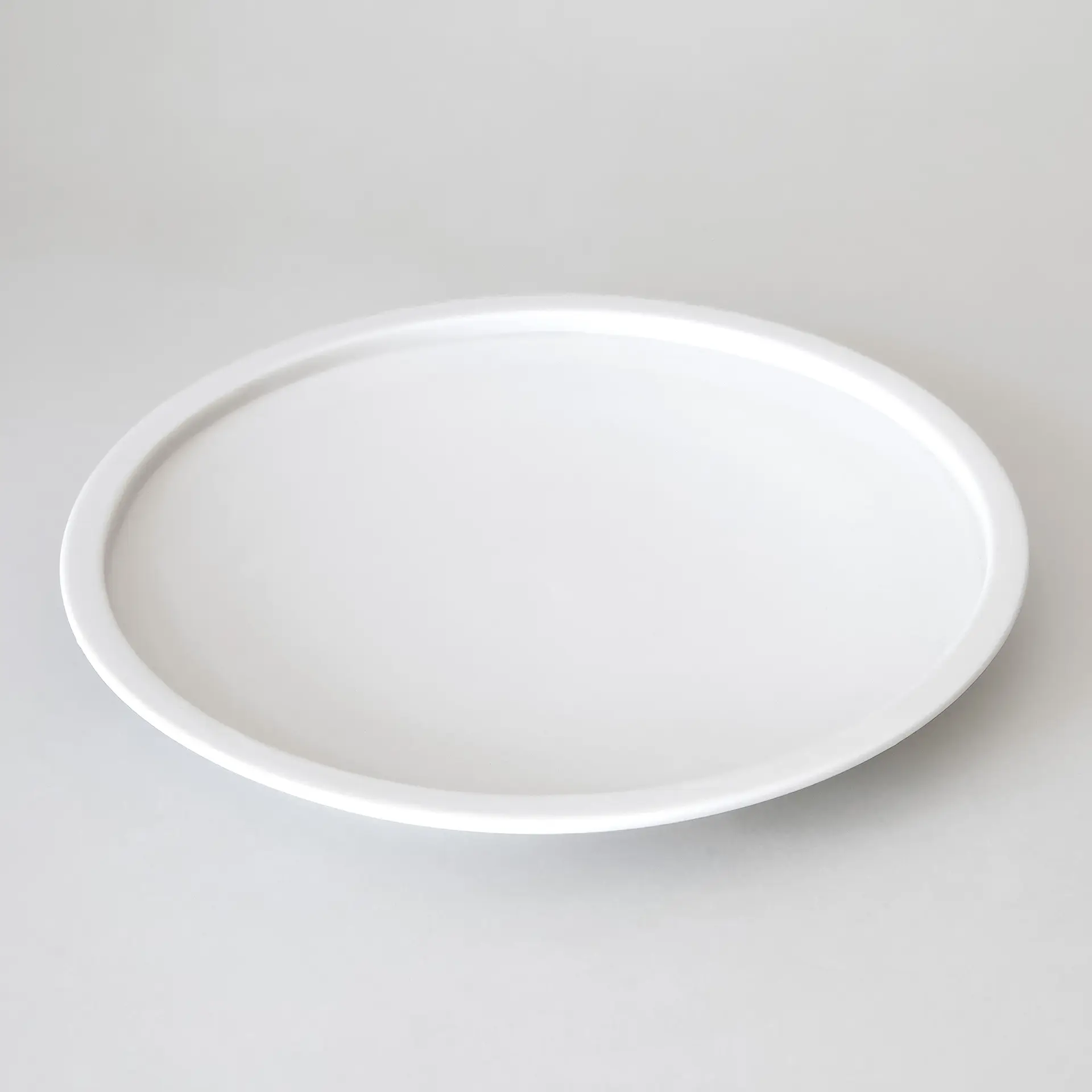 White porcelain 21cm dish